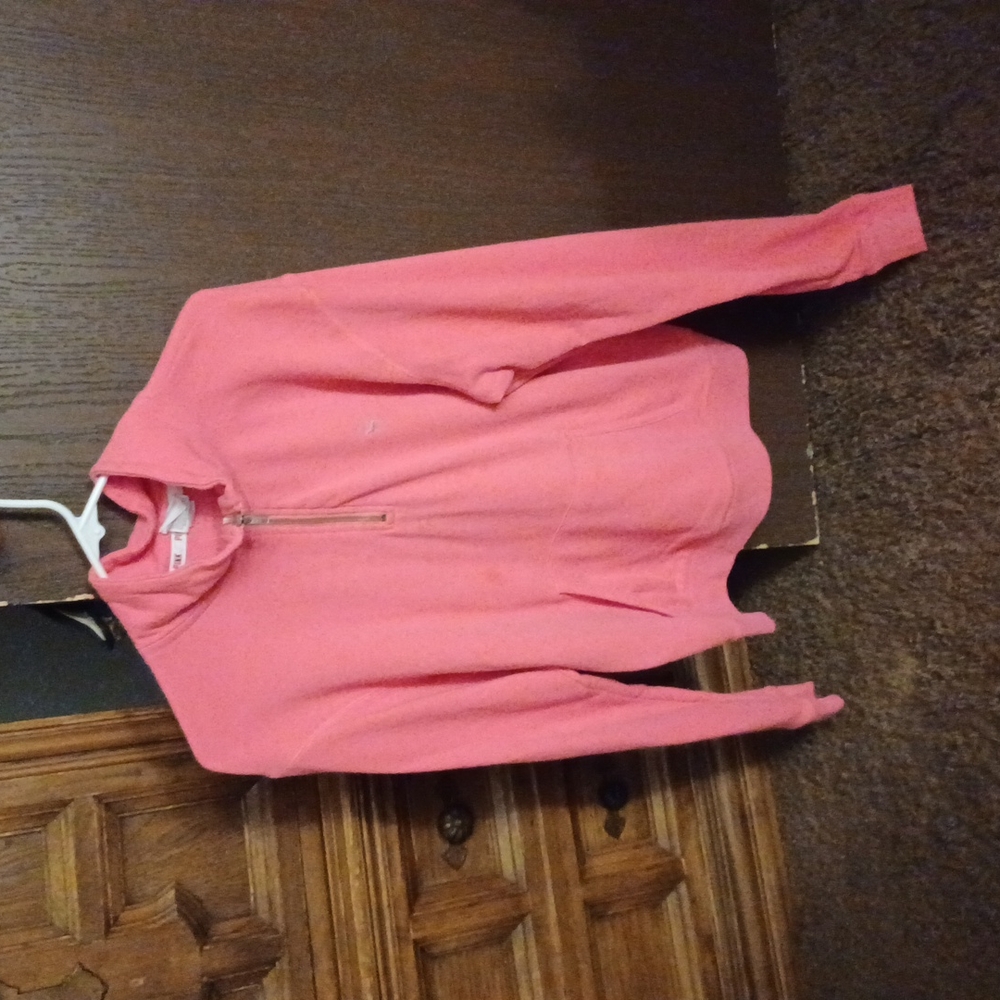 Pink VS/Small (but fit me.. so it runs big)/Pink w/Cheetah animal print on back.